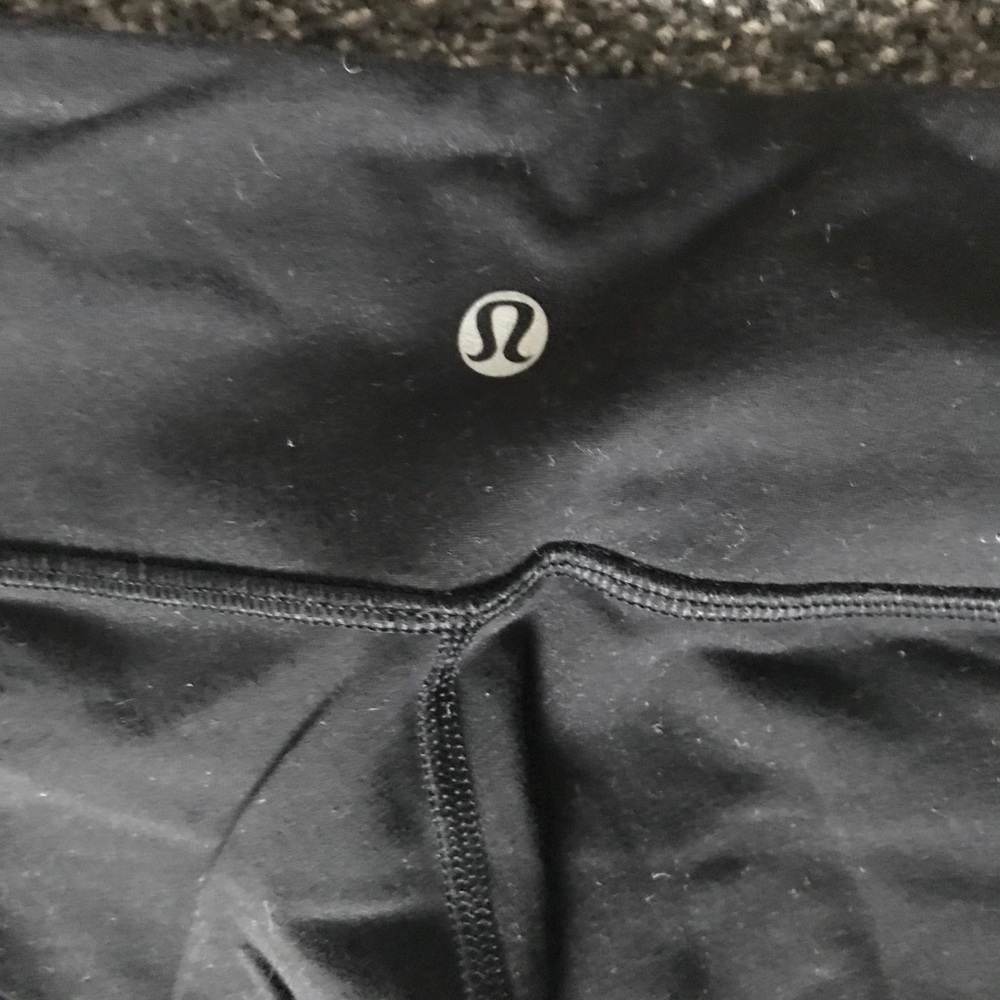 Black Lululemon Wunder Under low rise / Size 4